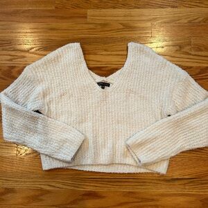 Kendall and Kylie v-neck white cozy sweater size small